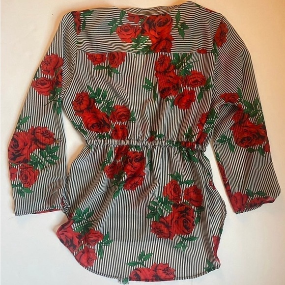 Women Size 1x Hi Low Shirt Blouse Plus Curvy Black White Stripes Red Flowers - Picture 2 of 4